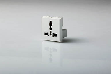 Universal Socket 6A/13A